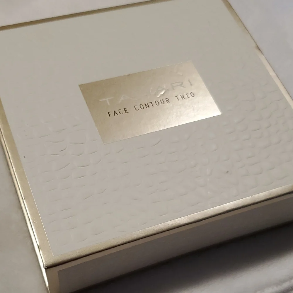 Tahari Face Contour Trio in Textured White and Gold